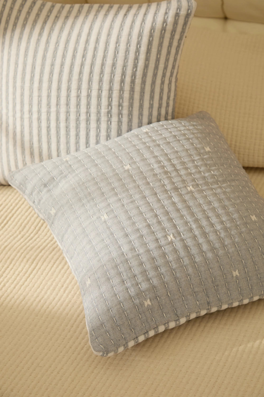 Housse de coussin 45x45 en coton matelassé Bleu