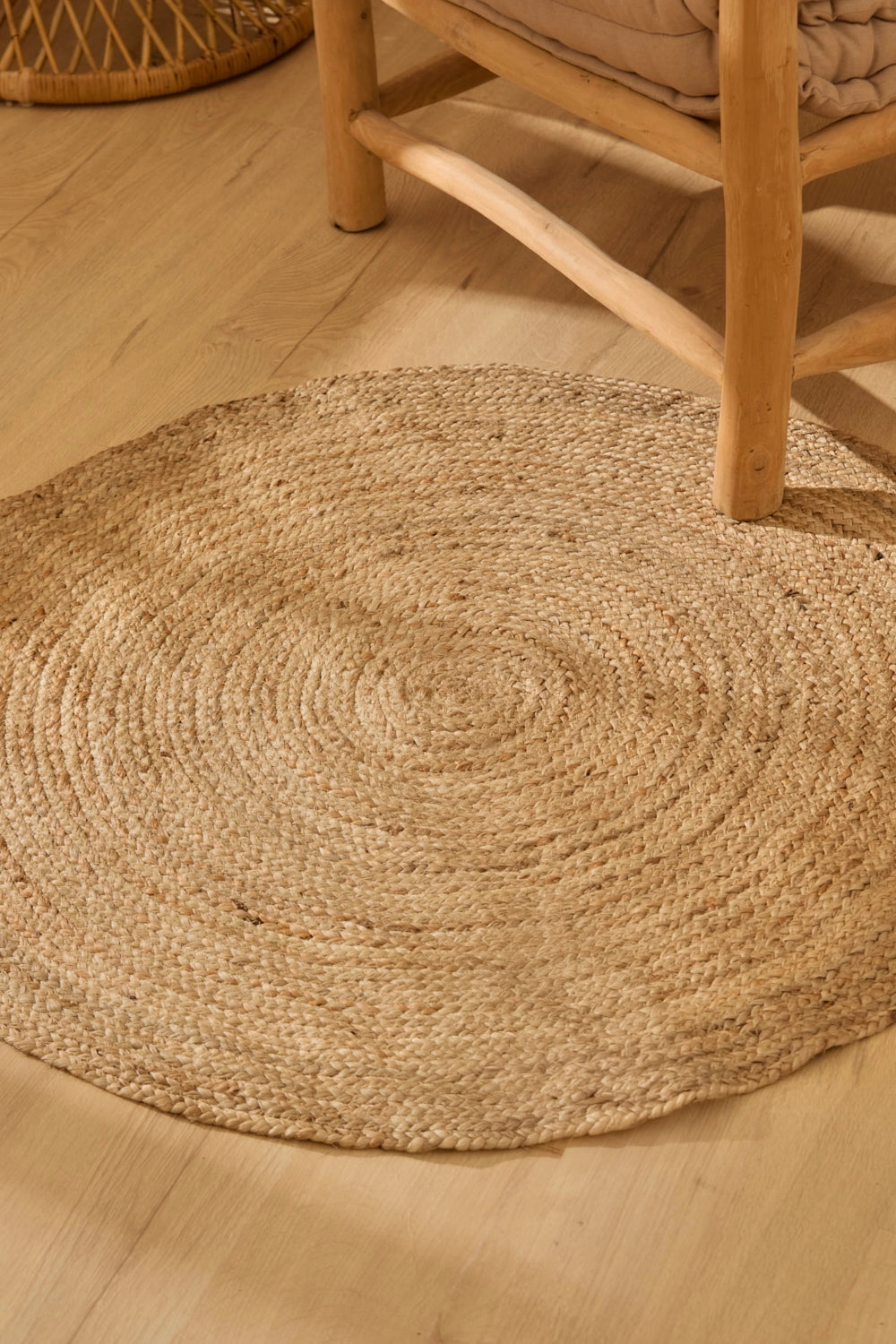 Alfombra redonda de yute natural, con trenzado delicado y textura orgánica