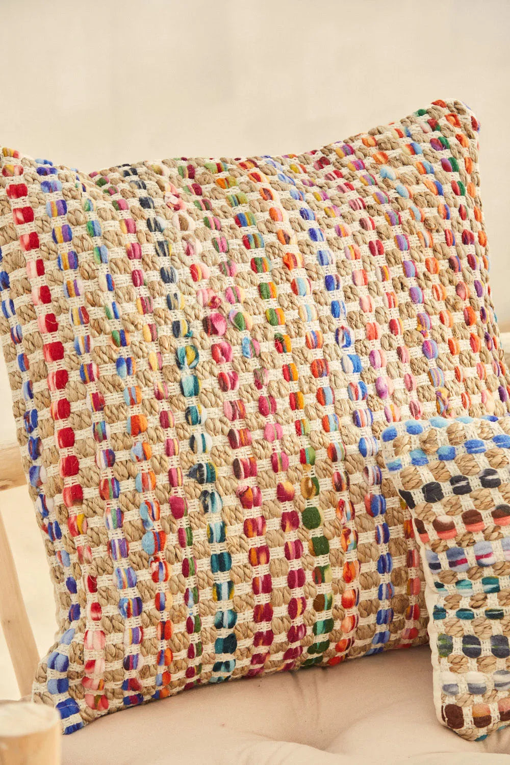 Capas de almofada 80x80 / 45x45 / 60x60 de juta e fibras sintéticas multicoloridas com acabamento trançado artesanal