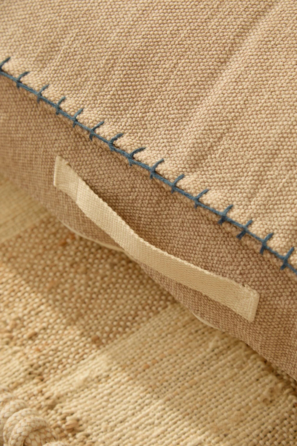 Cama para perro beige desenfundable detalle asa