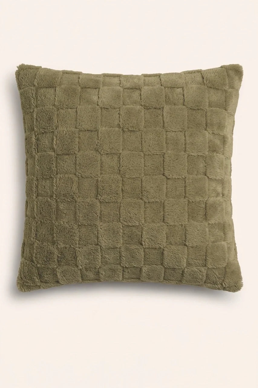 CojĂn verde de pelo suave con diseño damero de 45x45 cm, vista frontal