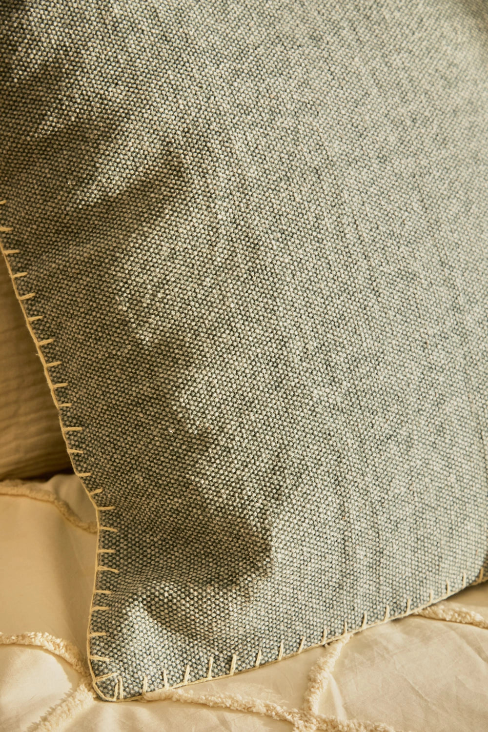 Funda cojín 45x45 / 60x60 de algodón dhurrie turquesa Asana detalle tela