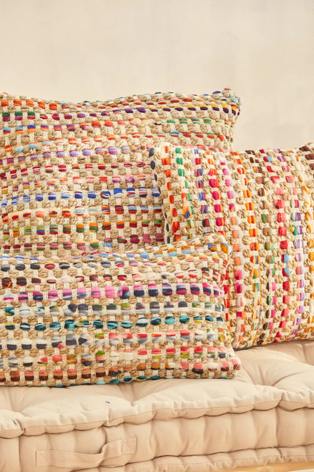 Capas de almofada 80x80 / 45x45 / 60x60 de juta e fibras sintéticas multicoloridas com acabamento trançado artesanal