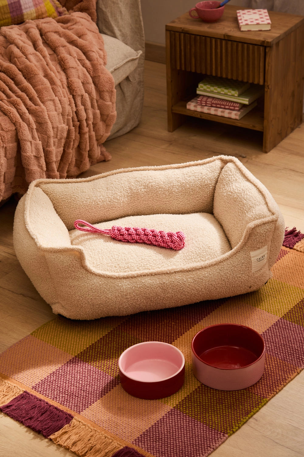 Cama para perro desenfundable color crudo detalle tela