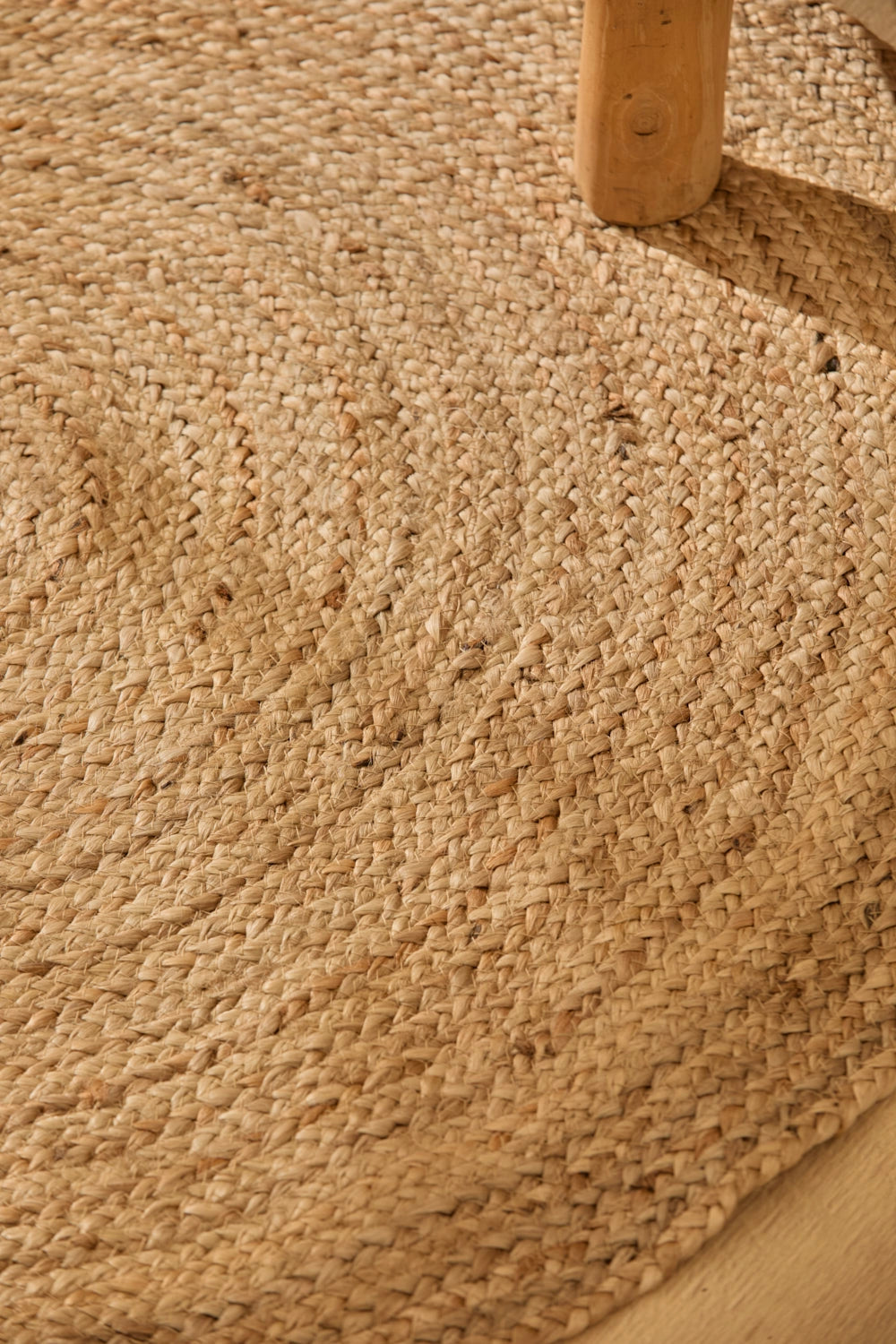 Alfombra redonda de yute natural, con trenzado delicado y textura orgánica