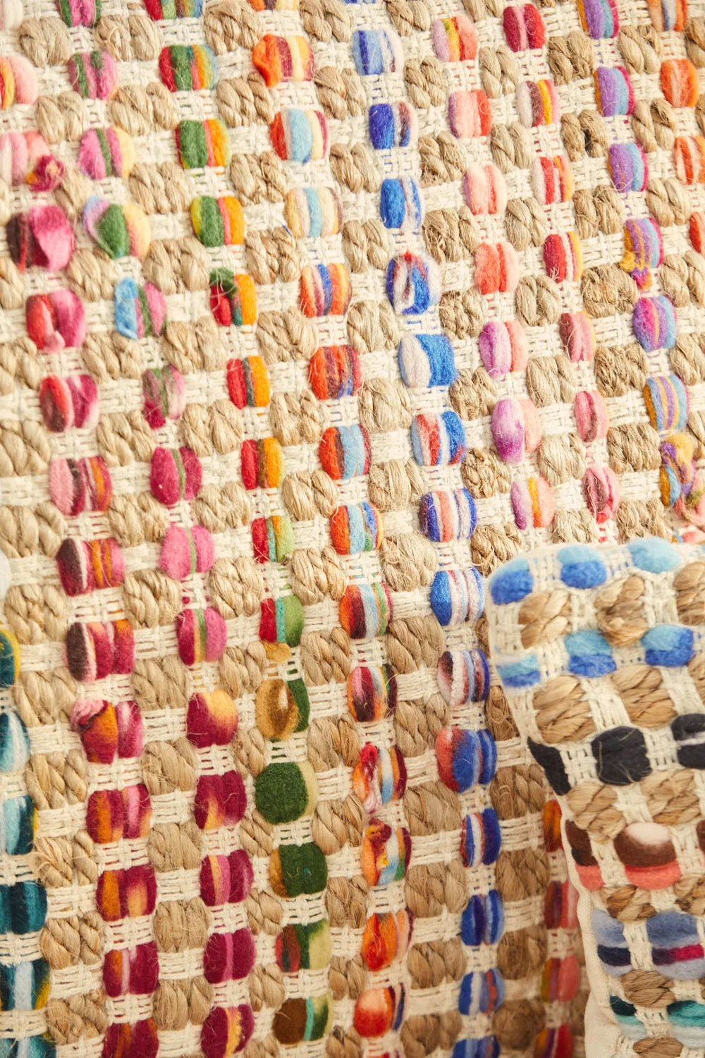 Capas de almofada 80x80 / 45x45 / 60x60 de juta e fibras sintéticas multicoloridas com acabamento trançado artesanal