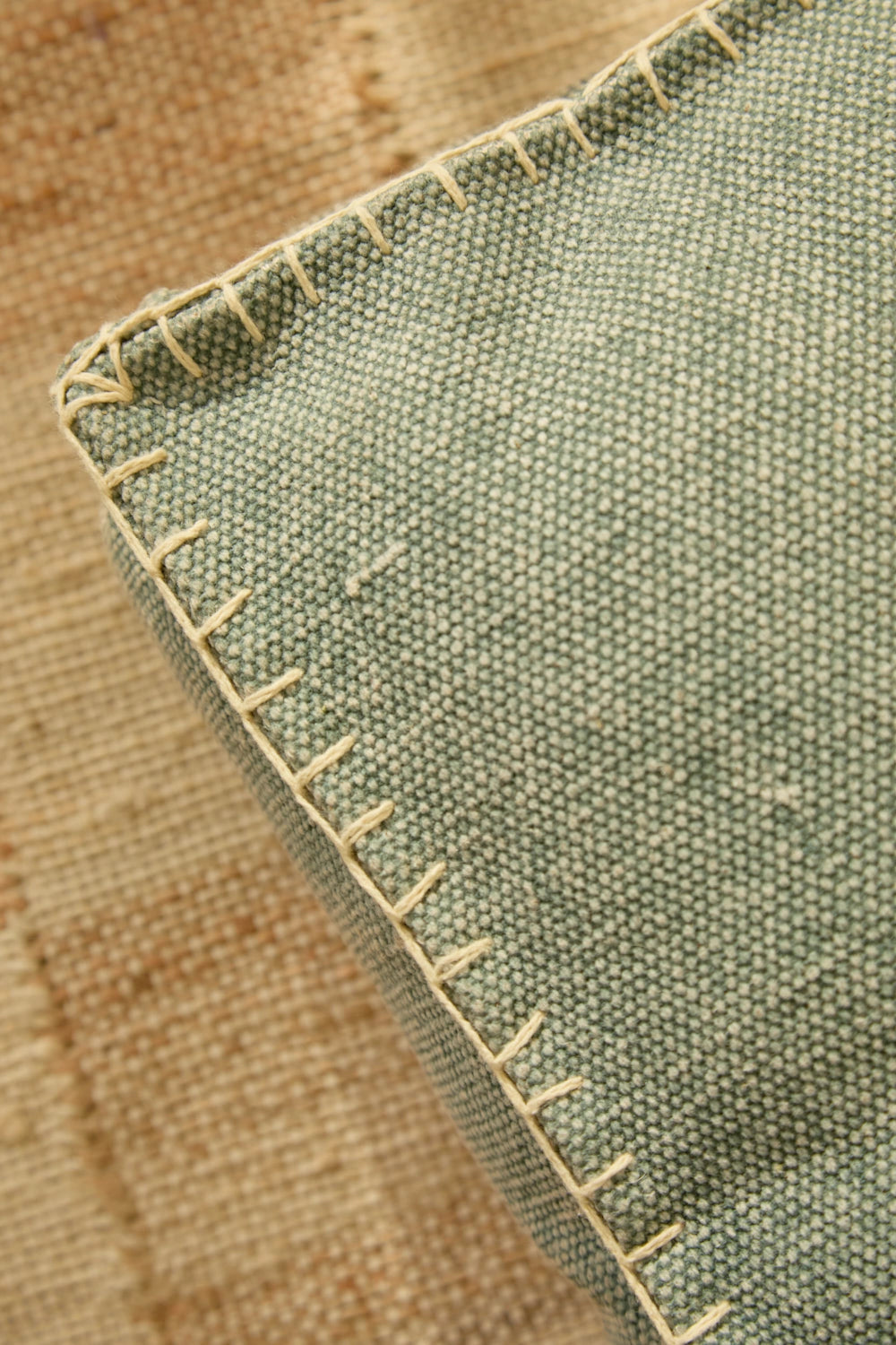 Cama para perro turquesa desenfundable detalle cosido