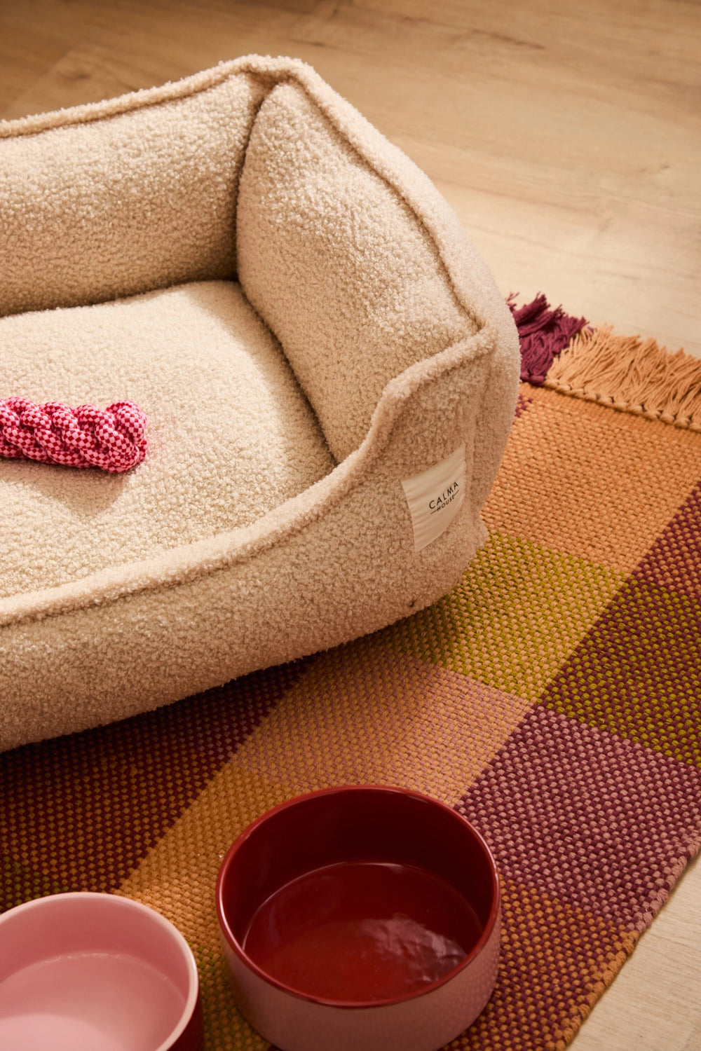 Cama para perro desenfundable color crudo detalle Calma