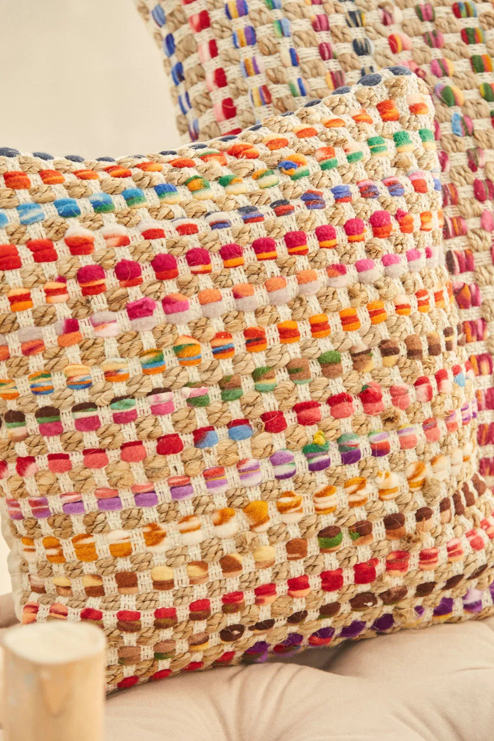 Capas de almofada 80x80 / 45x45 / 60x60 de juta e fibras sintéticas multicoloridas com acabamento trançado artesanal