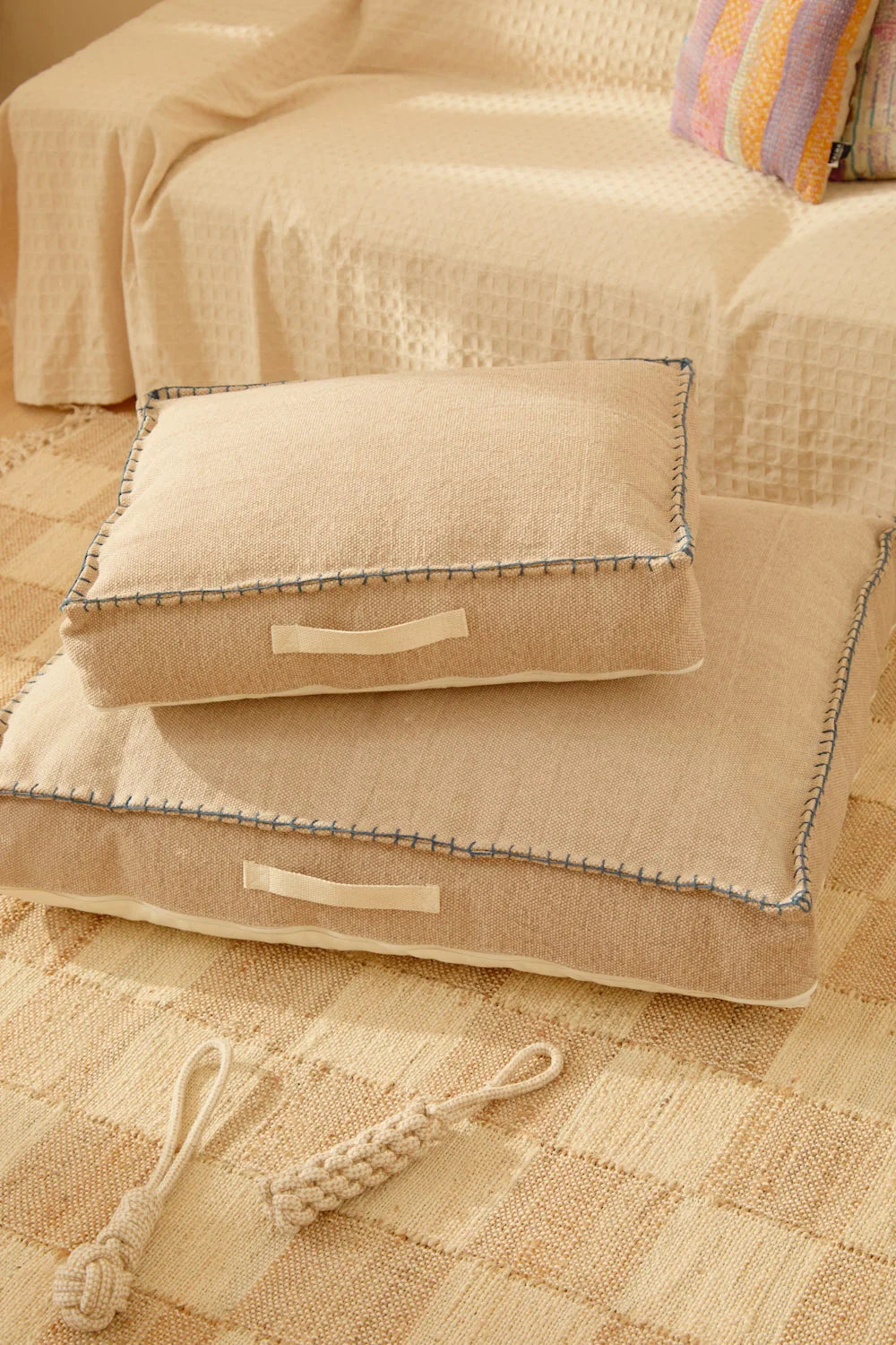 Cama para perro beige desenfundable para perro grande y pequeño