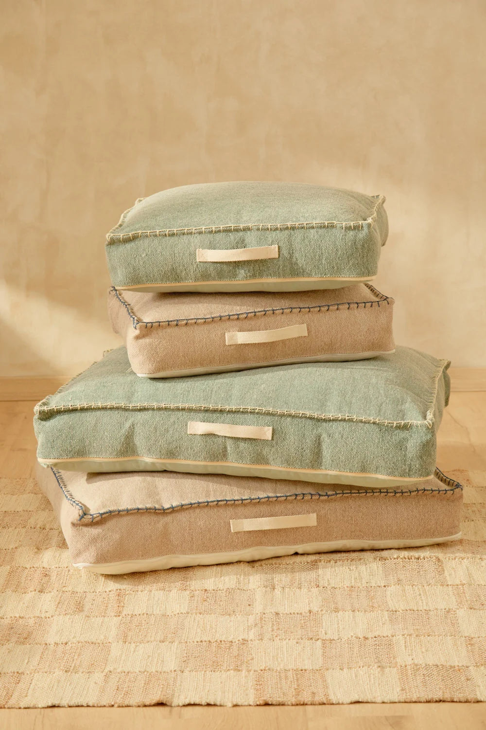 Cama para perro beige desenfundable en color beige y turquesa